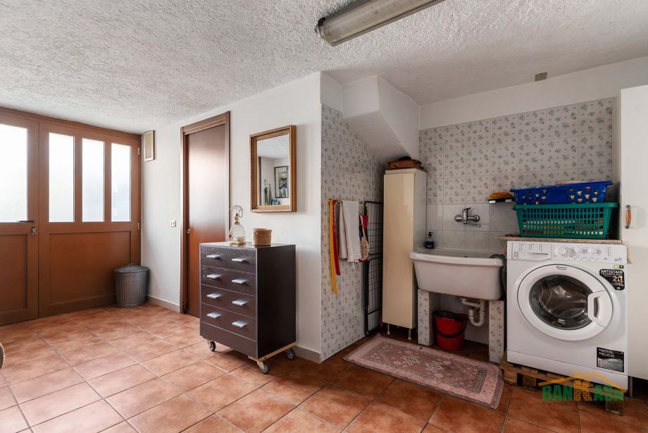 Porzione di villa bifamiliare di 4 locali 