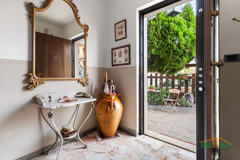 Porzione di villa bifamiliare di 4 locali 