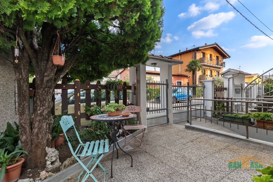 Porzione di villa bifamiliare di 4 locali 