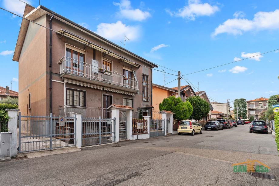 Porzione di villa bifamiliare di 4 locali 