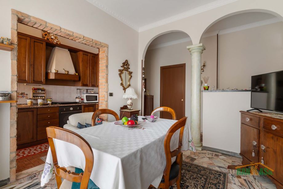 Porzione di villa bifamiliare di 4 locali 