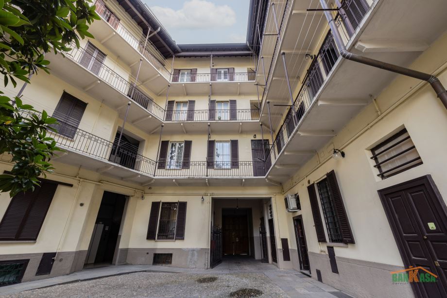 Casa di ringhiera di 2 locali 