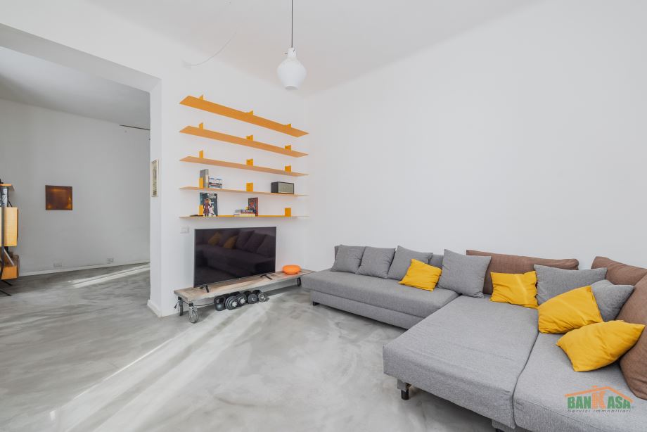 Casa di ringhiera di 2 locali 