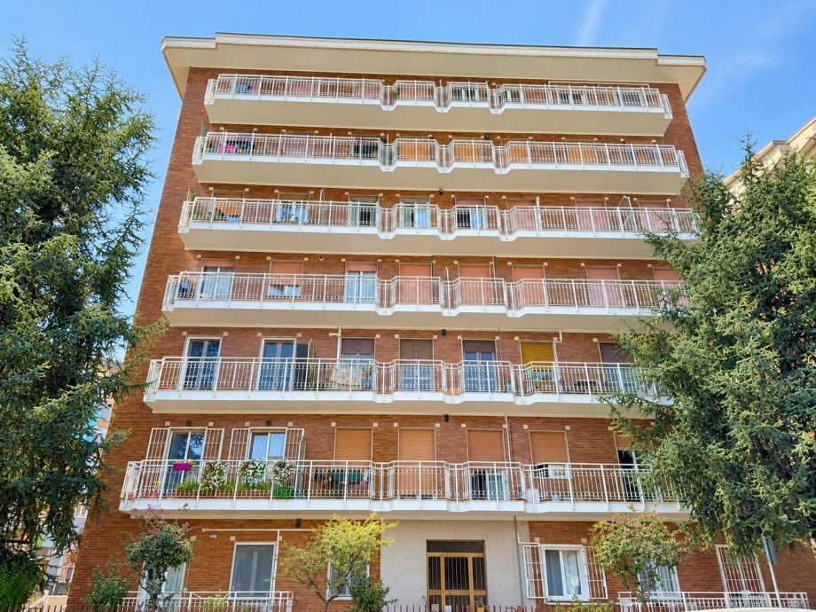 Appartamento in condominio in vendita BRESSO VIA GUGLIEMO MARCONI Appartamento in condominio in vendita BRESSO VIA GUGLIEMO MARCONI